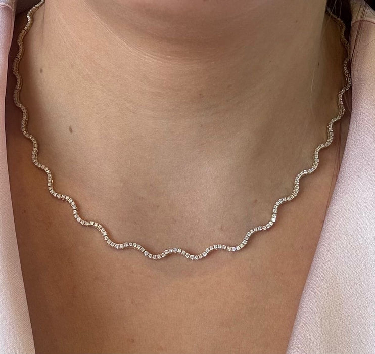 Gargantilla wavy oro amarillo 14k con diamantes naturales (2 cts).