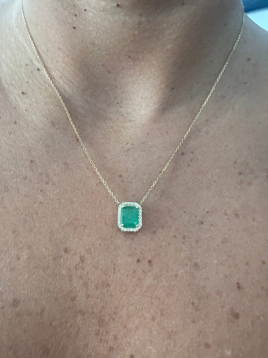 Gargantilla oro amarillo 14k con Esmeralda y diamantes naturales (2.0 cts)