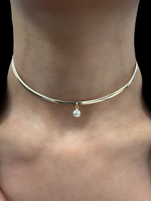 Gargantilla omega italiana  oro amarillo 14k con diamante natural (.37 cts)