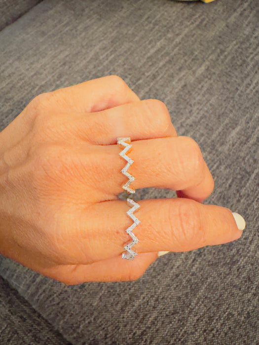 Anillo oro blanco y amarillo 14k diamantes y baguettes naturales (.28 cts)