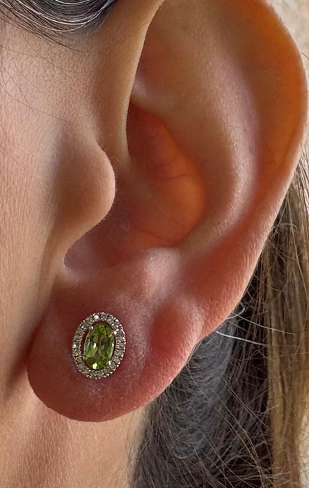 Broquel oro 10k con peridoto y diamantes natural
