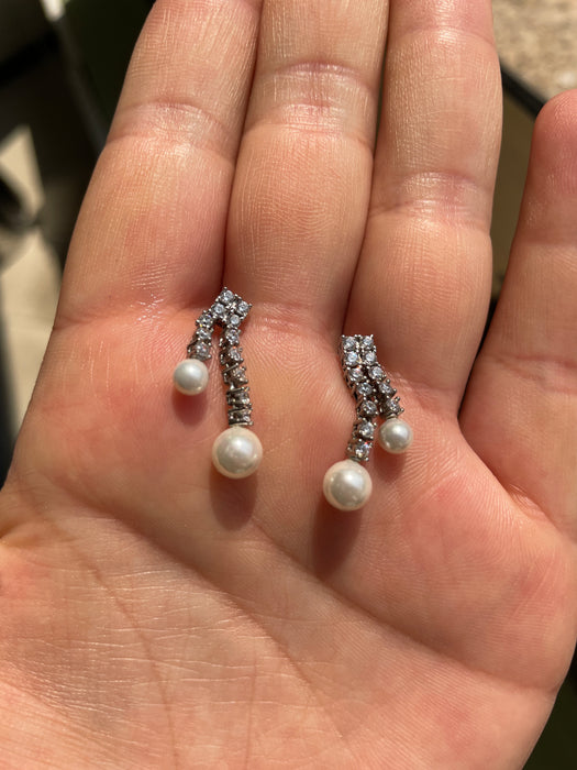 Arete largo par perla plata rodizada zirconia