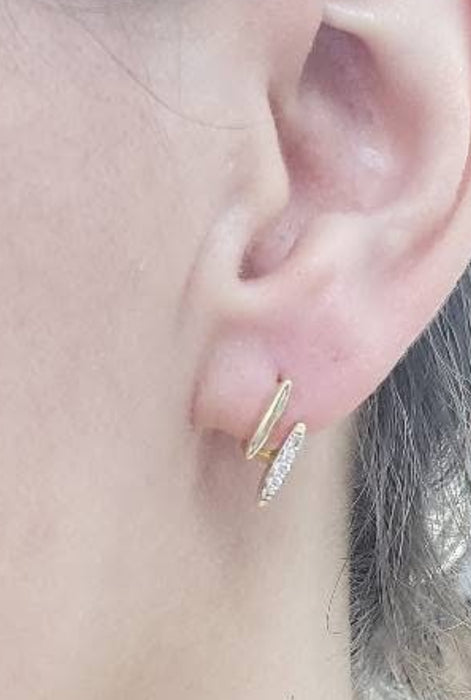 Broquel estilo Huggie oeo amarillo 10k doble línea una con diamantes naturales