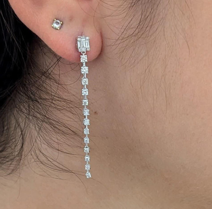 Arete largo oro blanco 14k con diamantes naturales