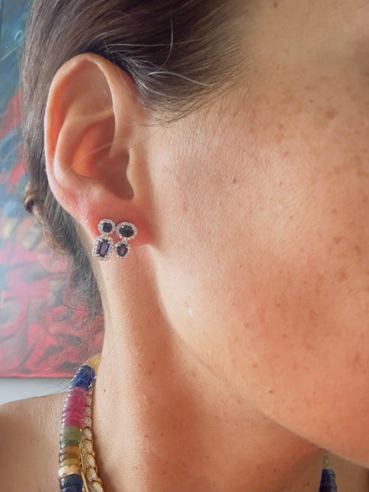 Broquel oro blanco 14k con zafiros y diamantes naturales (2.45 cts)