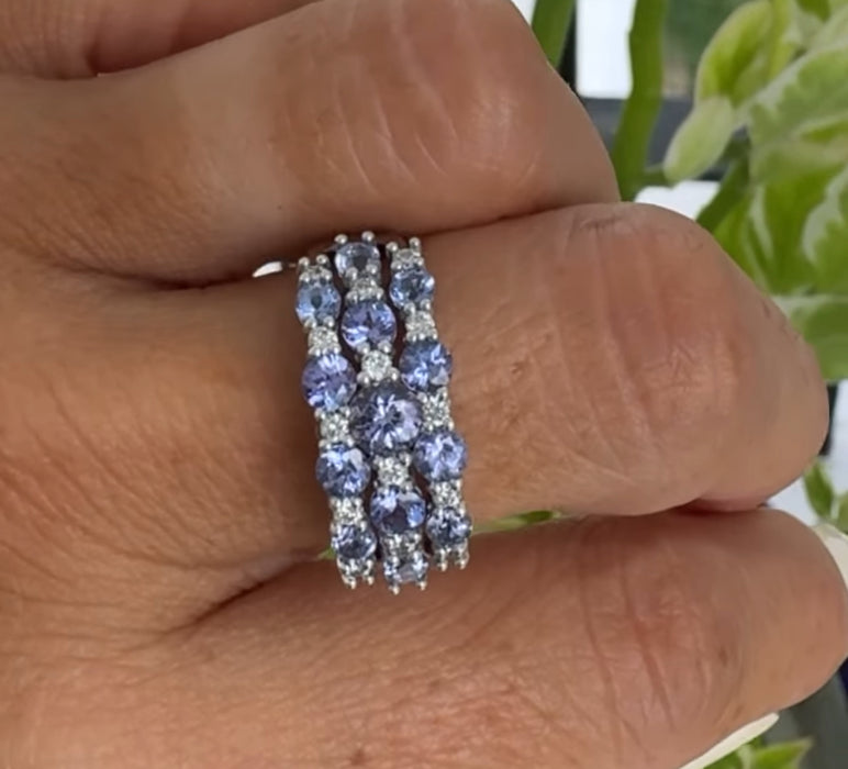 Anillo oro blanco 10k 3 líneas de diamantes con tanzanitas naturales