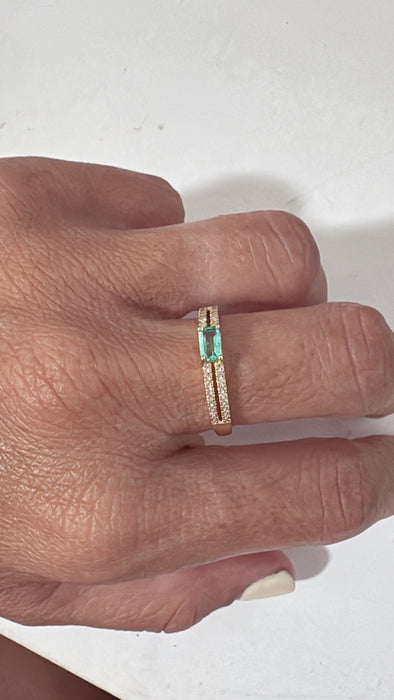Anillo oro amarillo 14k doble línea de diamantes y Esmeralda natural