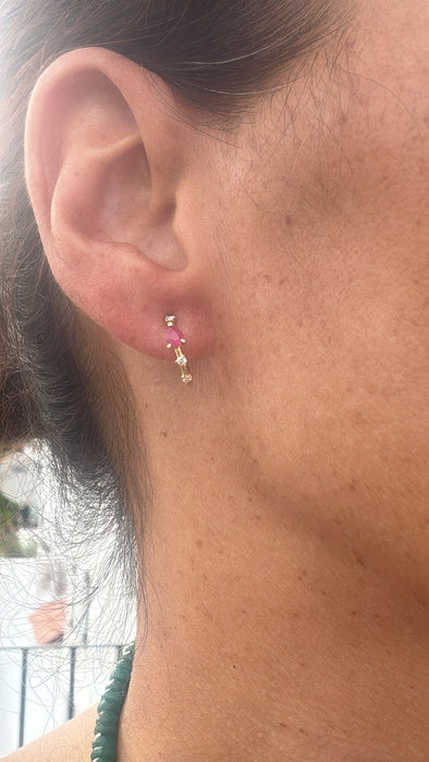 Huggie oro amarillo 14k con diamantes naturales