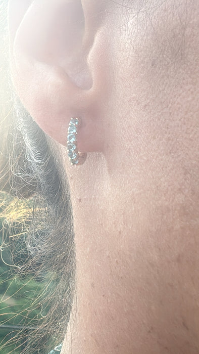 Huggie oro amarillo 10k con aguamarina