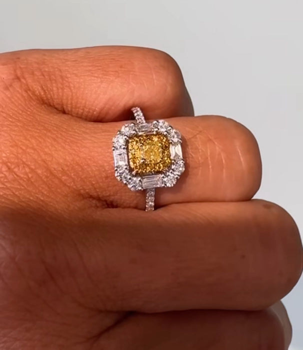 anillo oro 18 k con diamantes amarillo y blancos naturales