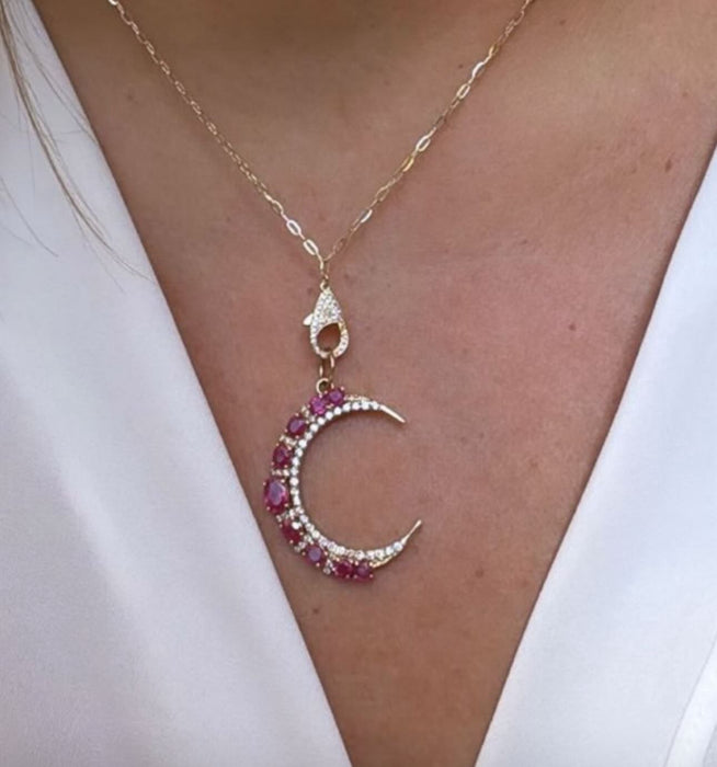 Charm Luna con rubíes y diamantes naturales