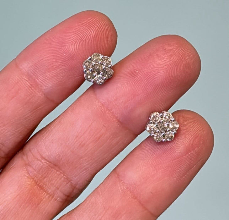 Broquel oro 10k con diamantes naturales