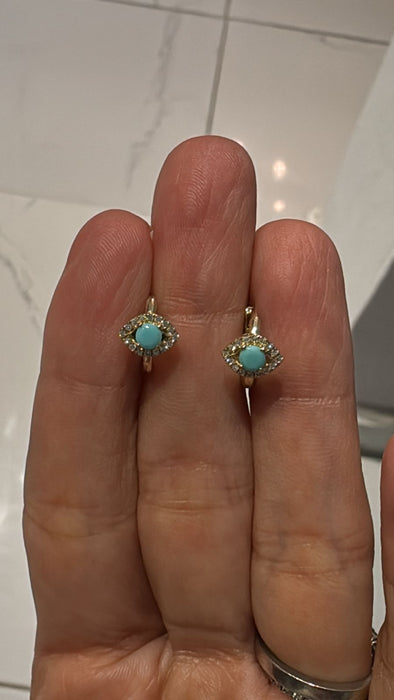 Huggie oro 14k turquesa y diamantes naturales