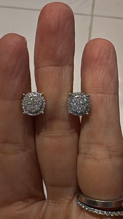 Cluster studs medida grande oro 10k con Diamantes naturales (.50 cts)