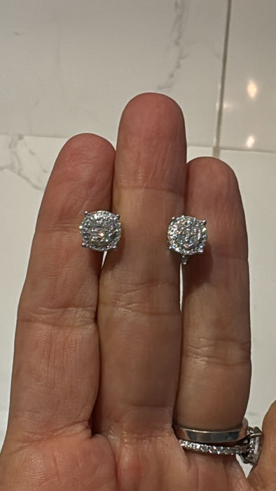 Cluster studs medida grande oro 10k con Diamantes naturales (.50 cts)