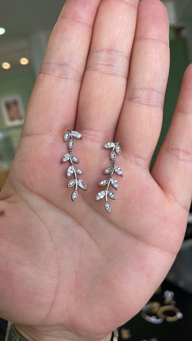 Arete leaf 🍃 plata rodizada zirconia