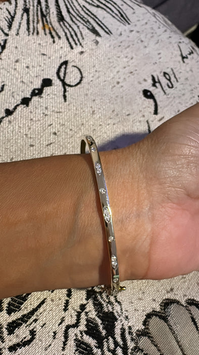 Aro sólido oro amarillo 14k con diamantes naturales (.30 cts )