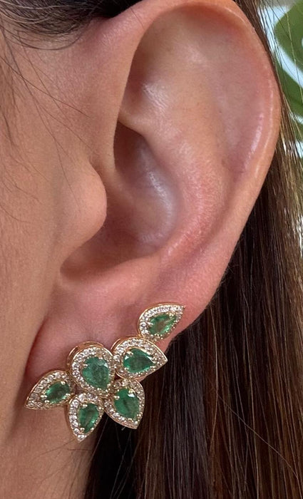 Broquel oro 14k con esmeraldas y diamantes