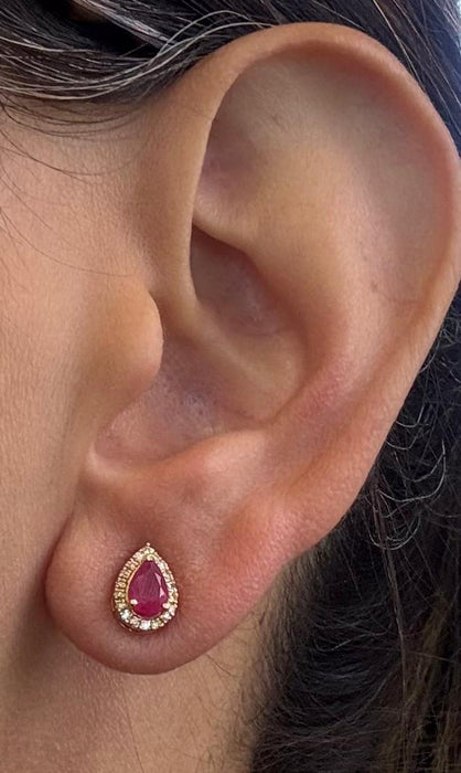 Broquel gota oro 14k rubíe y diamantes naturales