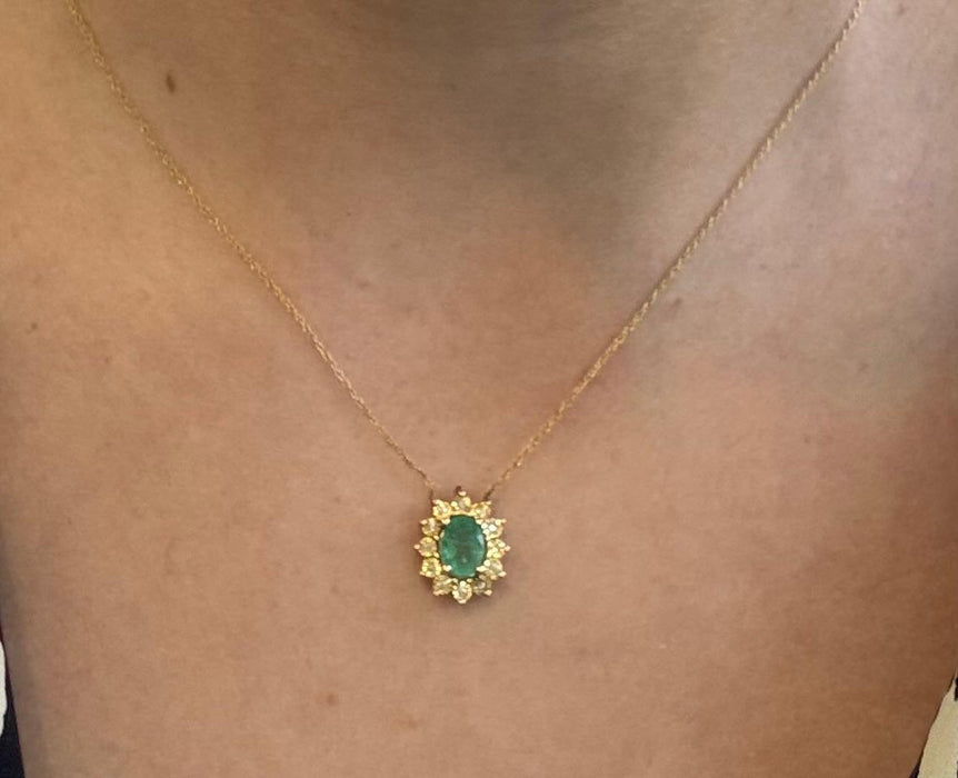 Gargantilla roseta oro 10k esmeralda y diamantes naturales