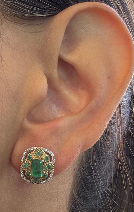 Broquel oro 14k esmeralda y diamantes naturales