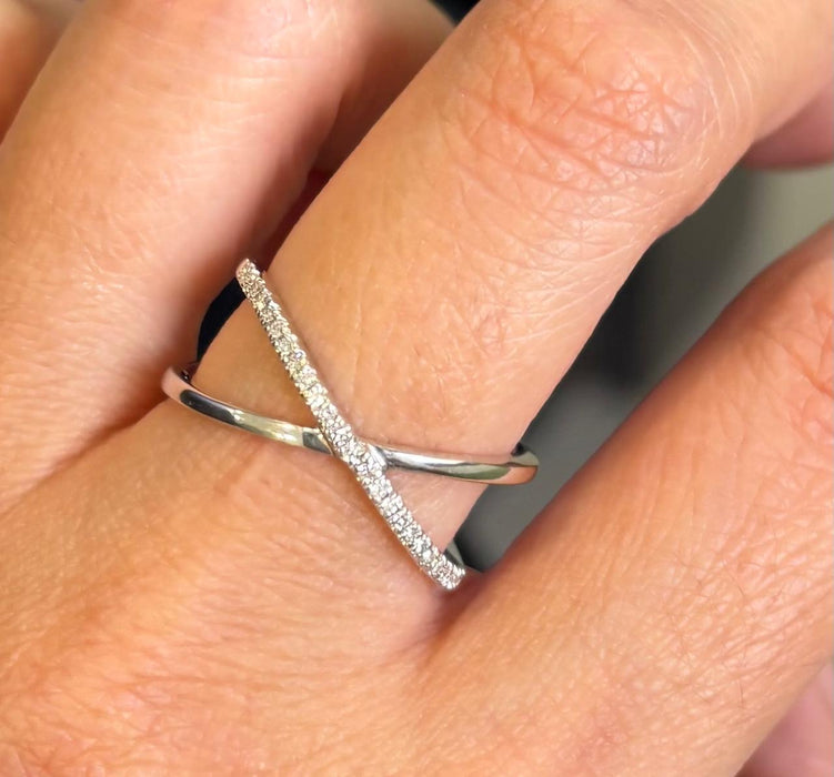 Anillo cruzado oro 14k con diamantes naturales