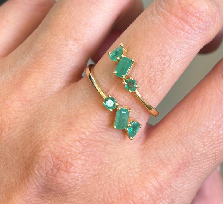 Anillo espiral oro 14k con esmeraldas