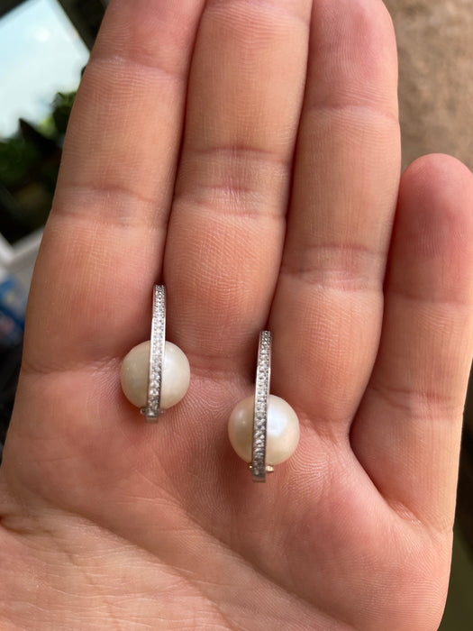 Media Arracada perla con plata rodizada y zirconia