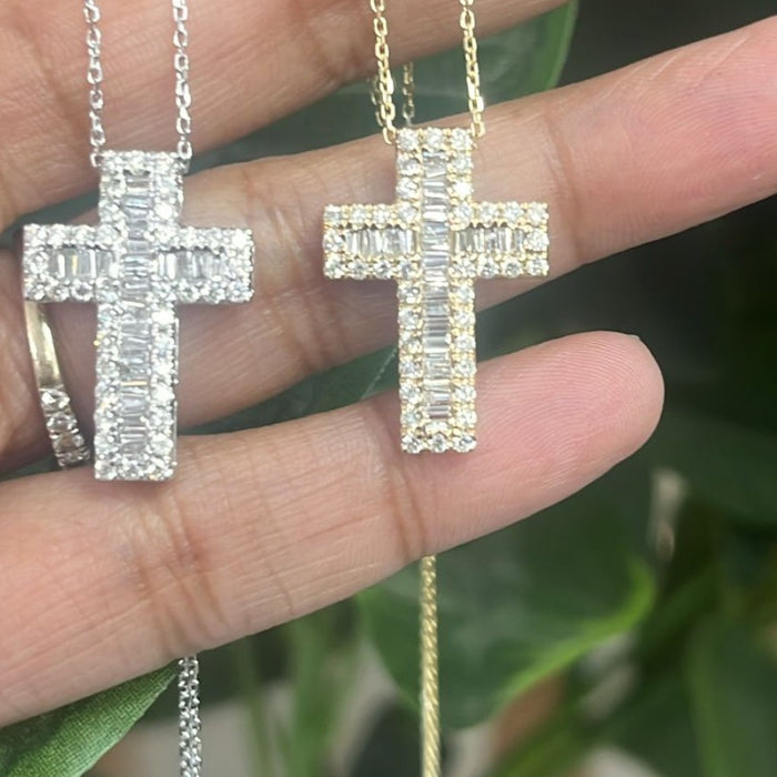 Cruz 14K con diamantes 1 cts GA540