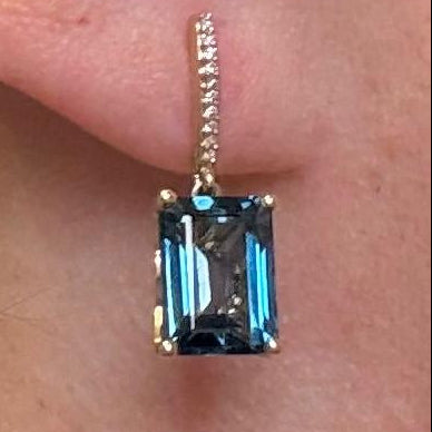 Aretes 10K London blue topaz AR656