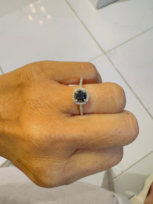 Anillo oro amarillo 14k con dimante negro y blancos naturales