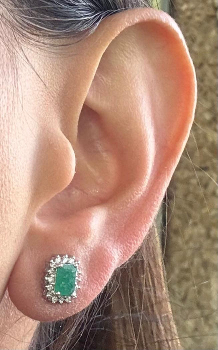 Broquel roseta oro 14k con rubíes, zafiro y esmeralda y diamantes naturales