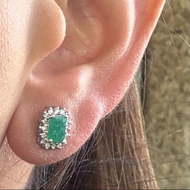 Broquel roseta oro 14k con rubíes, zafiro y esmeralda y diamantes naturales AR00794