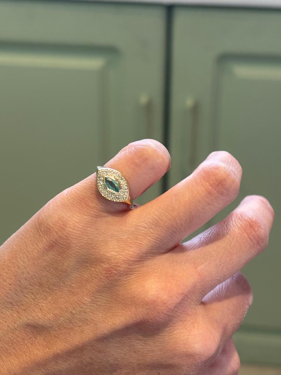 Anillo evil eye oro 14k esmeralda y diamantes natural