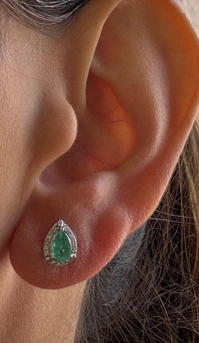 Broquel oro 10k con esmeralda y diamantes natural