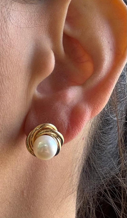 Broquel oro 10k con perla natural cultivada