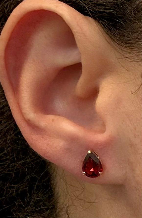 Broquel 14k rubí AR760