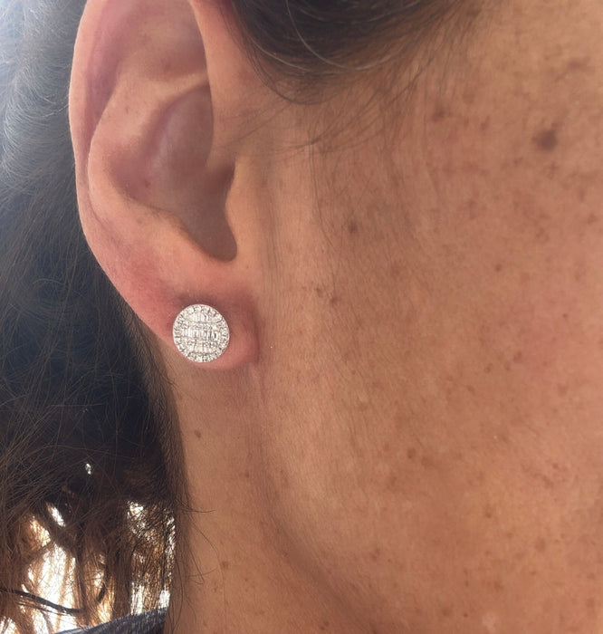 Broquel oro amarillo 10k con diamantes naturales