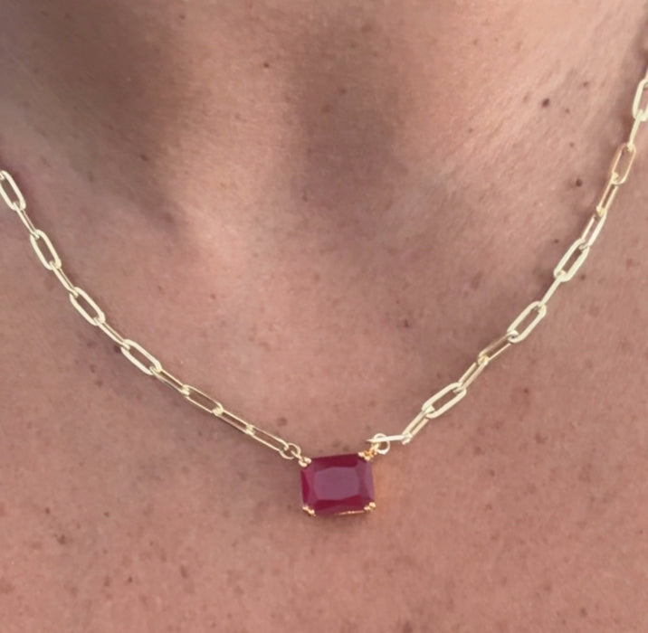Gargantilla plata .925 baño de oro con vidrio color Rubie