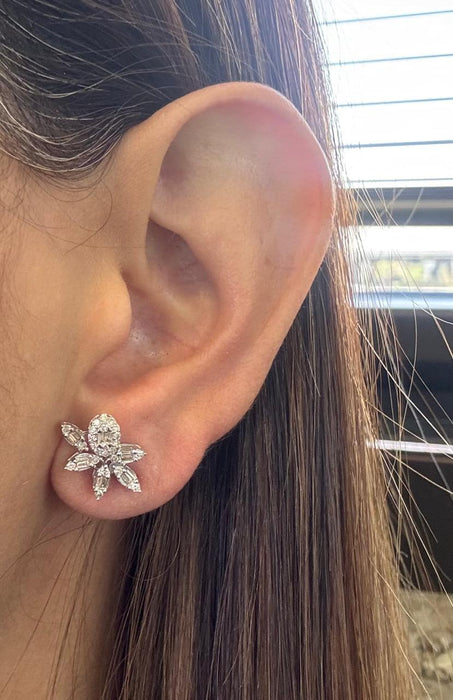 Broquel oro 14k con diamantes naturales