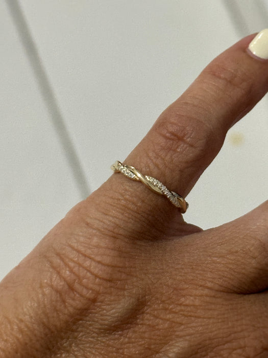 Anillo pinky trenzado oro amarillo 14k con diamantes naturales