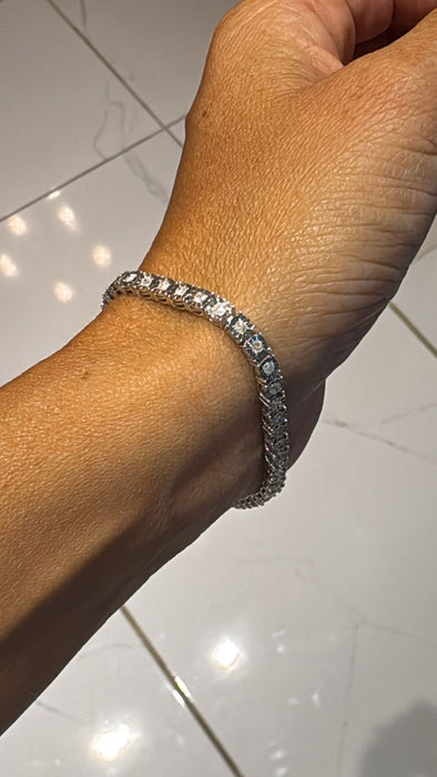 Pulsera tenis ilusión 10k diamantes (1.0cts) parece que son 5 cts