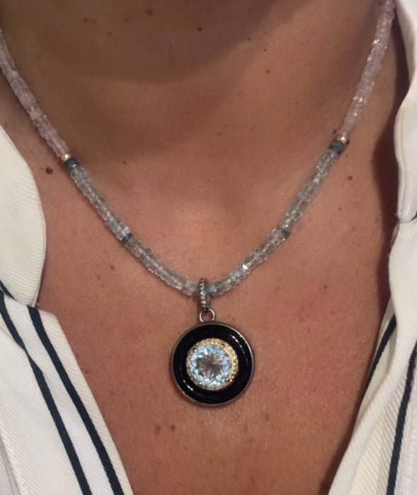 Charm Onix aguamarina y diamantes y
Gargantilla aguamarina dona oro14k y broche 10k