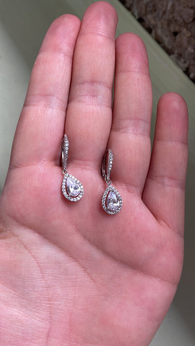 Arete gota plata zirconia rodizada