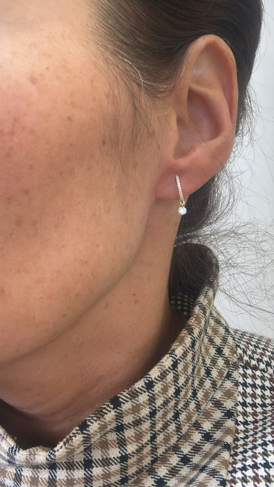 Huggie oro amarillo 14k dancing Diamond con diamantes naturales (.28 cts)