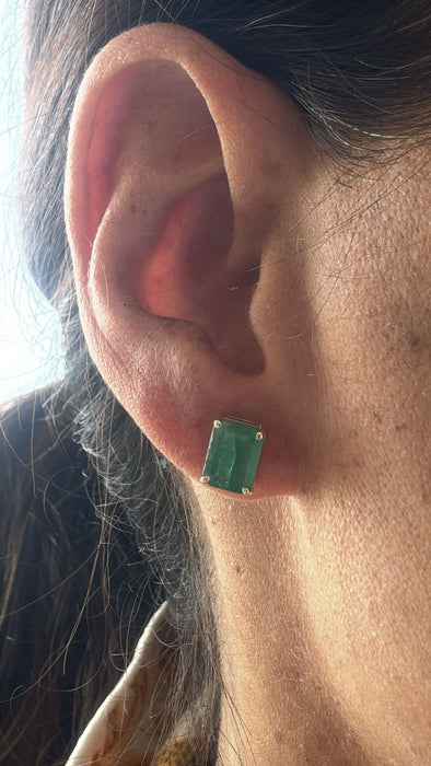 Broquel amarillo oro 14k esmeralda (4 cts)