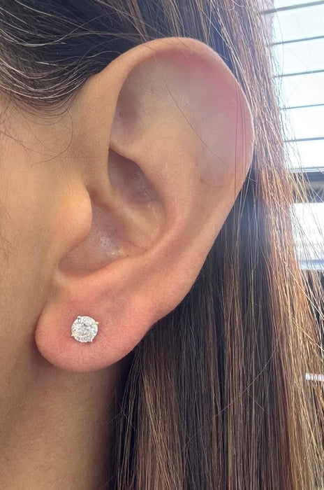 Arete de oro 10k con brillante