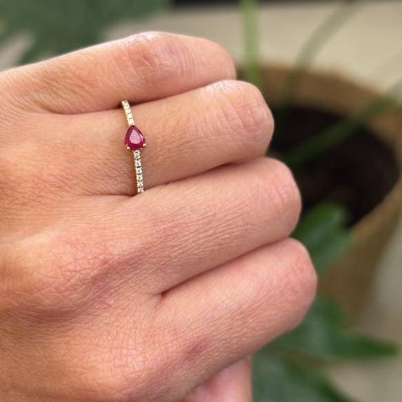 Anillo 14K rubí y diamante AN232