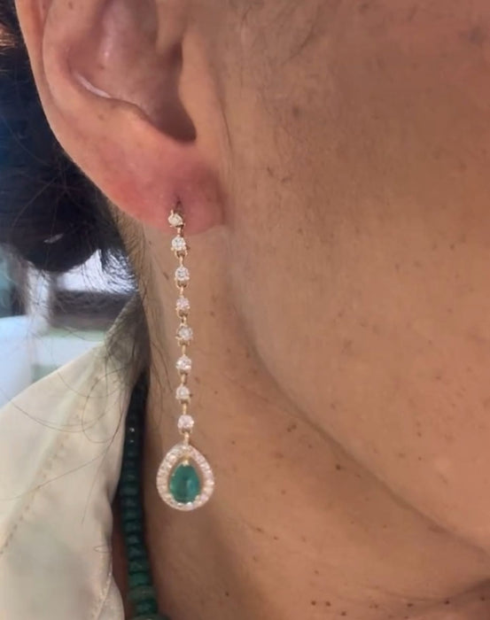 Arete largo gota oro 14k esmeraldas y diamantes naturales