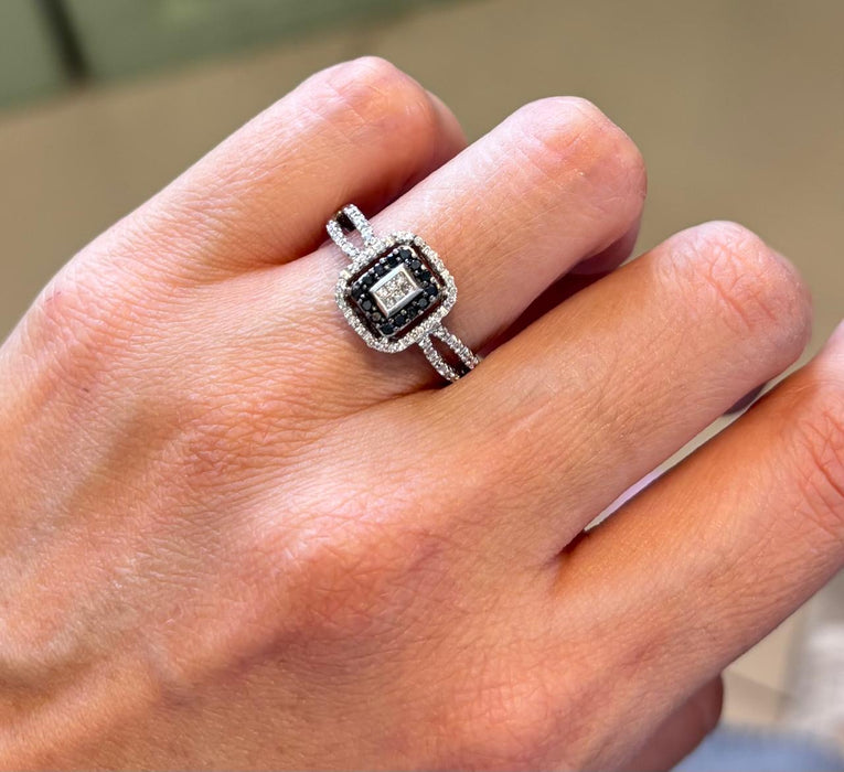 Anillo oro 10k con diamantes blancos y diamantes negros